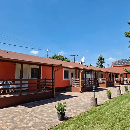 Boglarka Apartmanhaz 메조코베스드