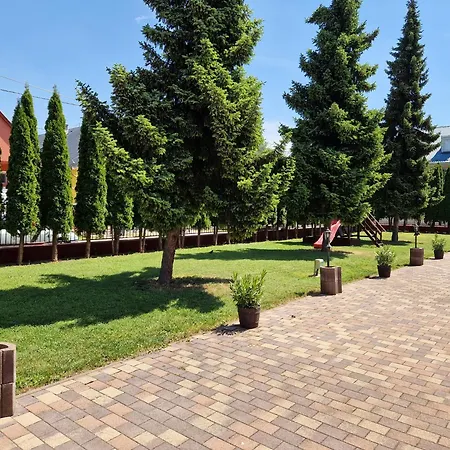 Boglarka Apartmanhaz 아파트 메조코베스드