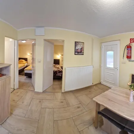 Boglarka Apartmanhaz *