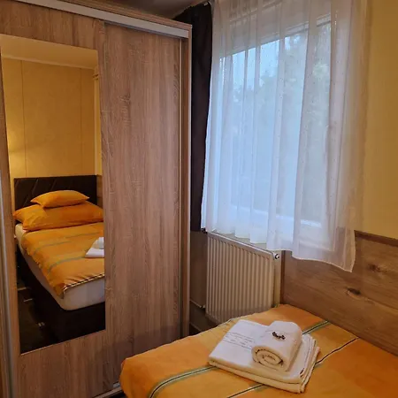Boglarka Apartmanhaz 아파트 메조코베스드