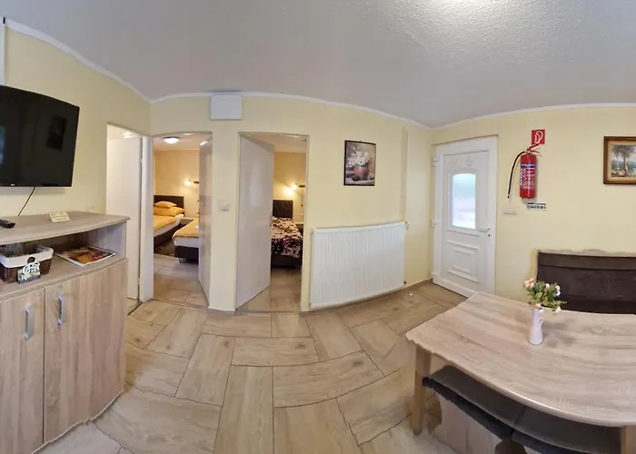 Boglarka Apartmanhaz *