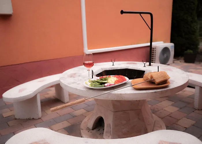 Lägenhet Boglarka Apartmanhaz Mezőkövesd